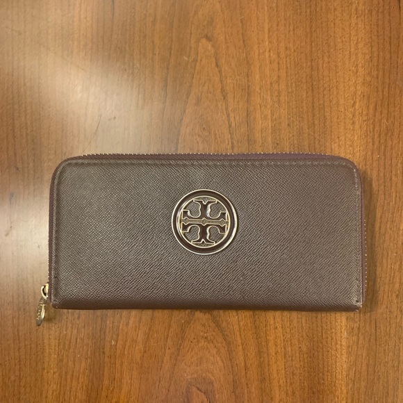 Tory Burch Handbags - EUC Tory Burch Wallet